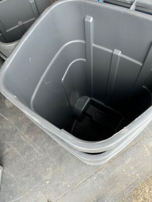 3x 110ltr Bins with Lids - 2