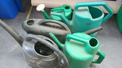 5x Watering Cans