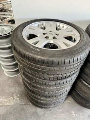 4x Land Rover 19inch Alloy Wheels & Tyres