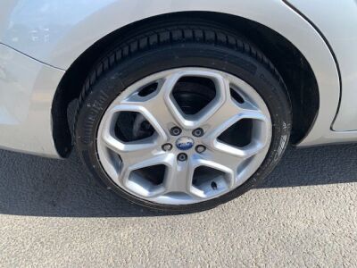 2010 Ford Focus Titanium 125 Estate Car - 5
