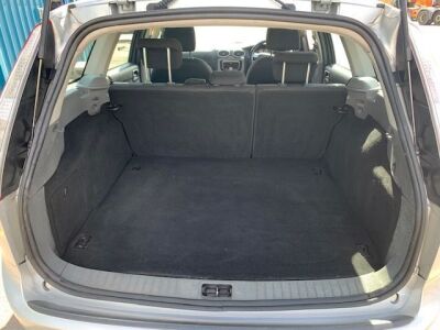 2010 Ford Focus Titanium 125 Estate Car - 9