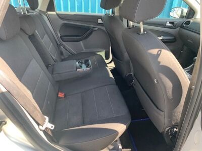 2010 Ford Focus Titanium 125 Estate Car - 10