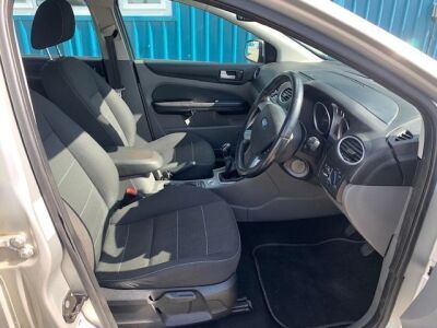 2010 Ford Focus Titanium 125 Estate Car - 11