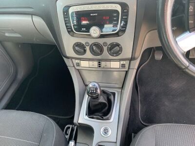 2010 Ford Focus Titanium 125 Estate Car - 12