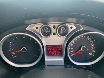 2010 Ford Focus Titanium 125 Estate Car - 13