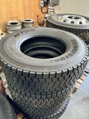 4x Unused Bridgestone 325/70R22.5 Tyres