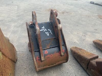 1.5ft Digging Bucket - 25mm Pins - 3