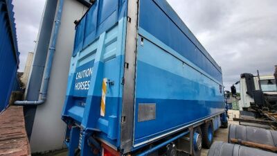 Scania 142M V8 6x2 Rigid Horse Box - 2
