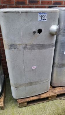 1x Volvo Fuel Tank