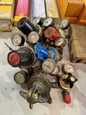 6x Oxygen & Acetylene Regulators