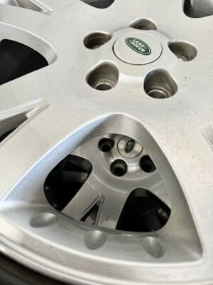 4x Land Rover 19inch Alloy Wheels & Tyres - 3
