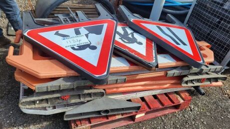 3x Road Signs & Quantity of Road Work Barriers