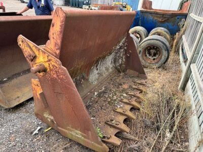 7ft Loading Shovel Clam Bucket 