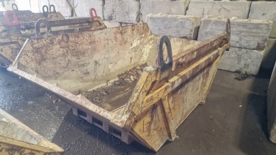 8yrd Skip c/w: Crane Lift Brackets