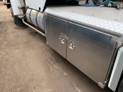Volvo Bullnose 6x2 Rear Lift Tractor Unit - 10