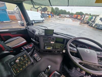 2017 Volvo FMX 8x4 Hook Loader - 16