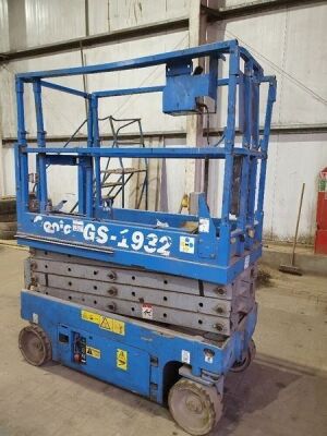 Genie GS-1932 Scissor Lift  - 4