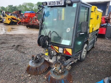 2009 Schmidt Compact 200 Compact Sweeper