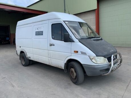 2005 Mercedes 413 CDI Twin Wheel Drive Axle 2004 Panel Van