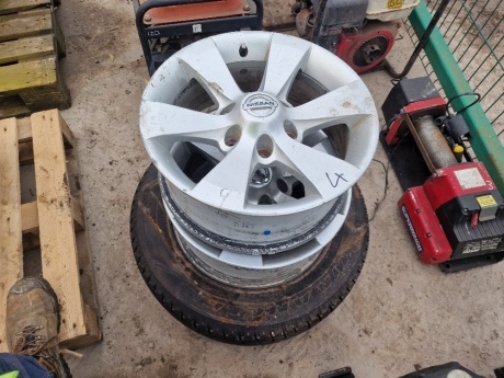 3x Nissan Alloy Rims & 1x Tyres