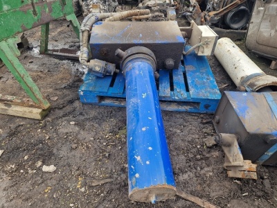 Tipper Ram, Edbro & Oil Tank - 2