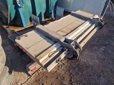 Dhollandia Tail Lift - 2