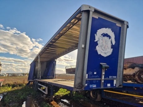 Montracon Triaxle Curtainside Trailer