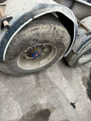 Fruehauf Triaxle Trailer Chassis Section, SAF Axles Drum Brakes, Alloys - 7