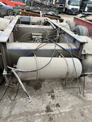 Fruehauf Triaxle Trailer Chassis Section, SAF Axles Drum Brakes, Alloys - 9