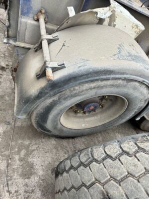 Fruehauf Triaxle Trailer Chassis Section, SAF Axles Drum Brakes, Alloys - 10