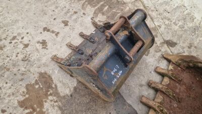 2ft Toothed Digging Bucket - 35mm Pins - 2