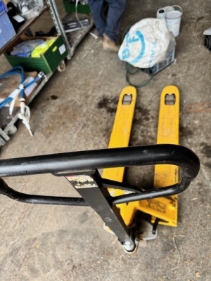 Able 2.5ton Pallet Truck - 2