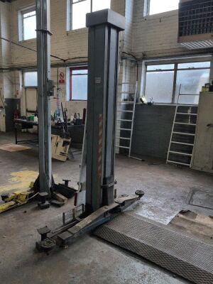 1987 Omcn 2000kg Two Post Vehicle Lift - 2