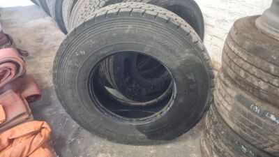 2x 315/80R22.5 Tyres