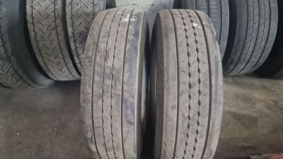 2x 315/80R22.5 Tyres