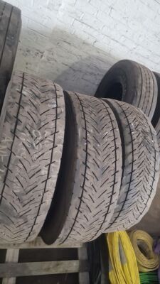 3x 315/80R22.5 Tyres