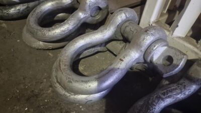 2x 35ton Bow Shackle