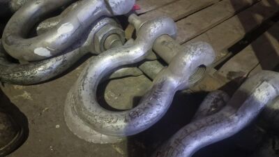 2x 35ton Bow Shackle