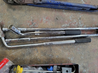 4x Various Size Breaker Bars