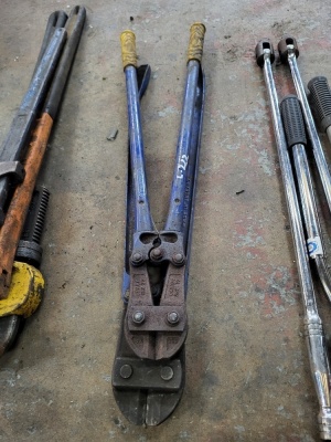 2x Pair of Bolt Cutters