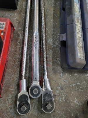 2x 1 Inch Ratchet & 1x 1 Inch Torque Bar