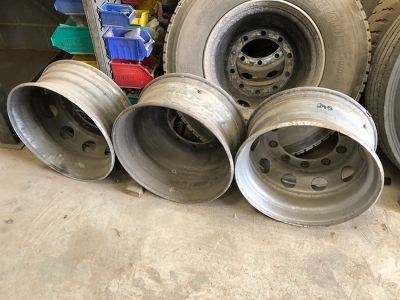 Qty of Wheels + Tyres  - 2