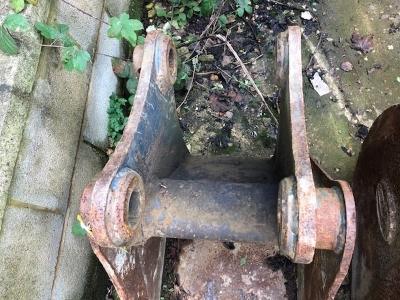 18 Inch Digging Bucket - 45mm Pins - 2