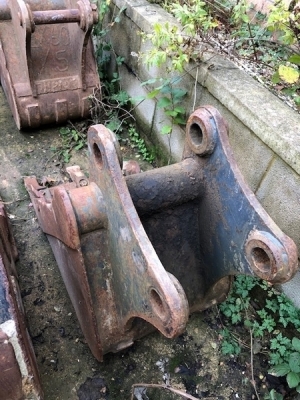 18 Inch Digging Bucket - 45mm Pins - 3