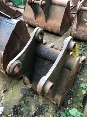 18 Inch Digging Bucket - 45mm Pins - 4