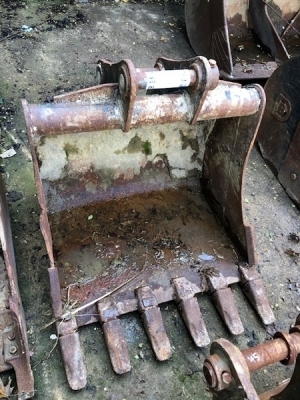Strickland 3ft Digging Bucket - 45mm Pins - 2