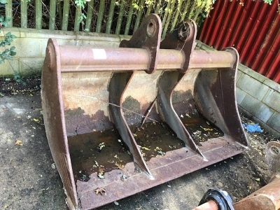 6ft Ditching Bucket - 90mm Pins