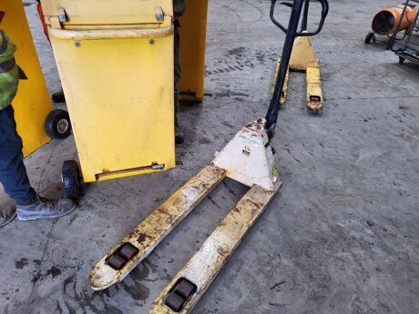 2T Pallet Truck