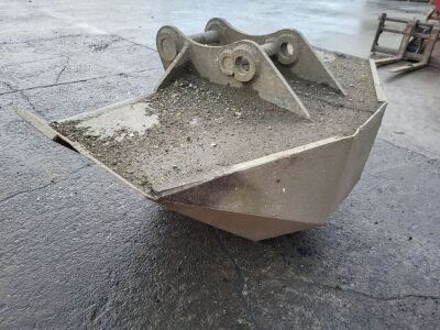 7ft Wide Verge Bucket - 65mm Pins