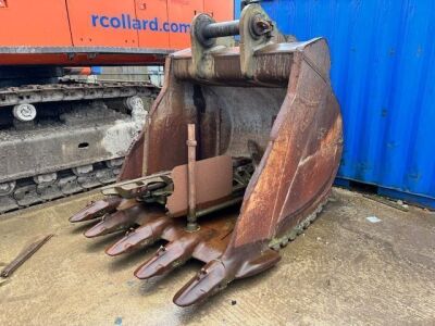 7ft Toothed Digging Bucket - 120mm Pins